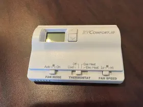 Am78101 Coleman Rv Digital Thermostat With Heat/cool/heat Pump White