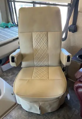 Thochal1518 Designcustomz Fits 2015-2018 Thor Challenger 37kt Custom Made Leatherette Captain Seat Covers