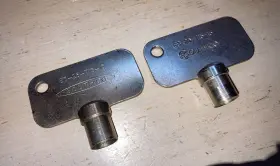 E3-26-715-15 Southco 2pcs Barrel Keys E3-26-715-15 Southco 2pcs Barrel Keys