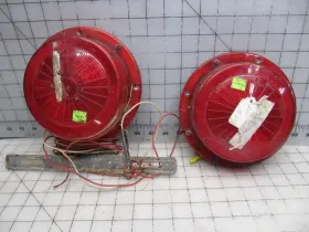 Sae-stia-70 Triangle Mobile Home Products 19-00 &19-01 Vtg As-is Round Tail Lights With License Platebracket Sae-stia-70 Triangle Mobile Home Products 19-00 &19-01 Vtg As-is Round Tail Lights With License Platebracket